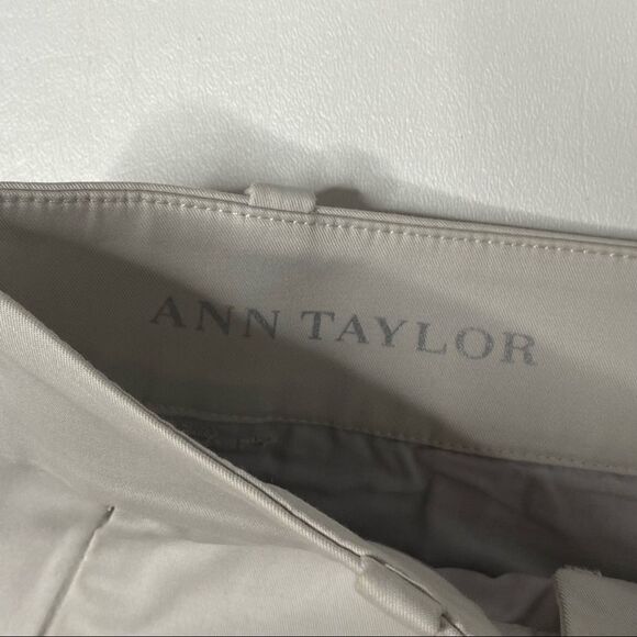 Ann Taylor | Cream Shorts - Picture 2 of 5